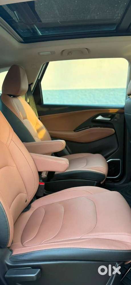 Mg Hector Plus Savvy Pro 1.5 Turbo Petrol Cvt 7 Str Dual Tone, 2023,..