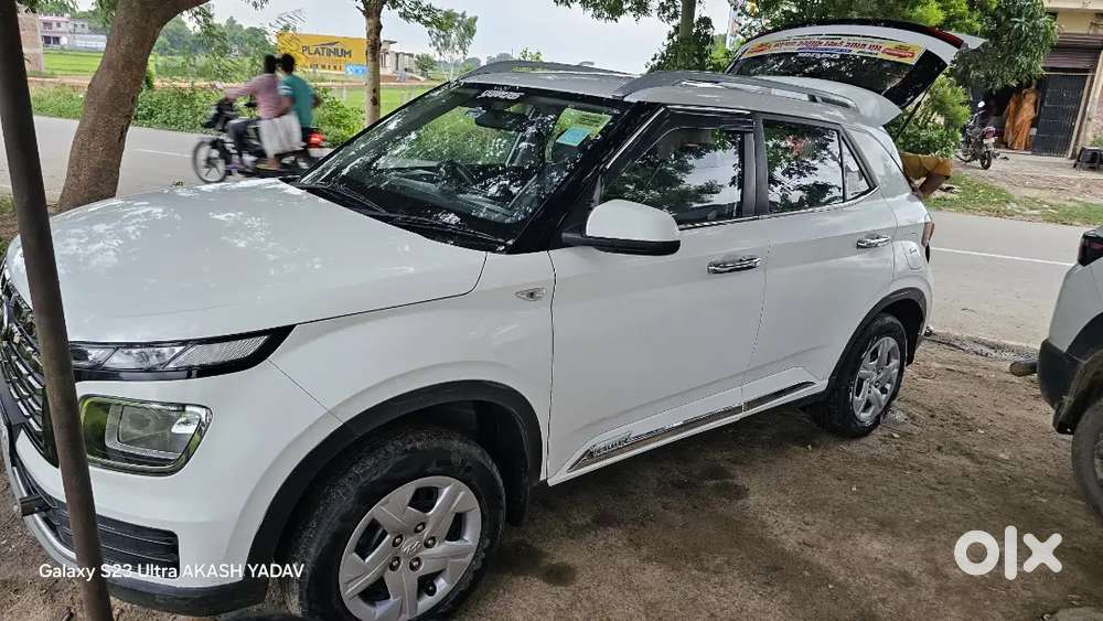 Hyundai New Venue 2023 Petrol Well Maintained