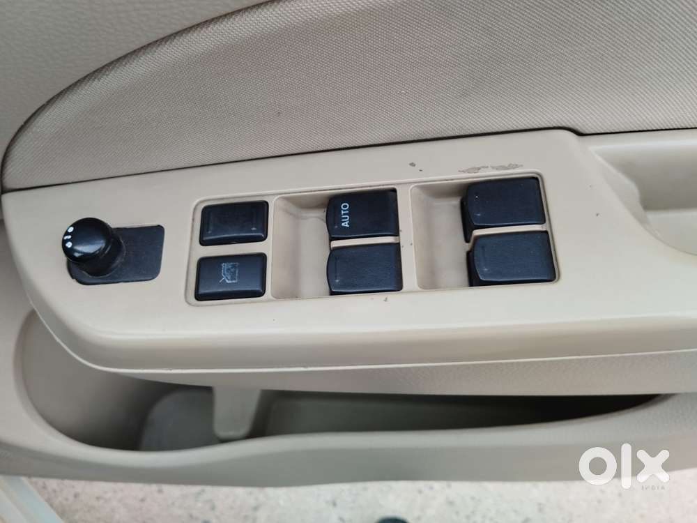 Maruti Suzuki Swift Dzire, 2012, Petrol