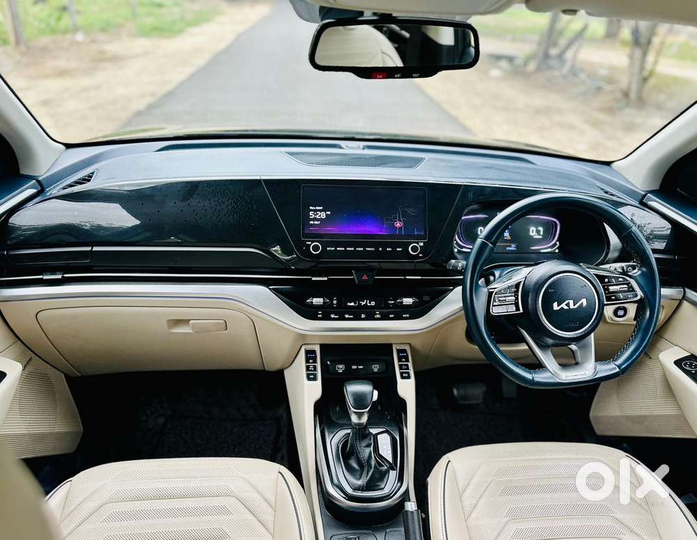 Kia Carens 1.4 Luxury Plus 6 Str, 2022, Petrol