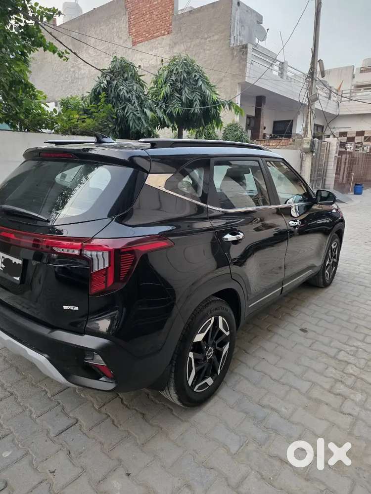 Scratchless Single Hand Driven Car