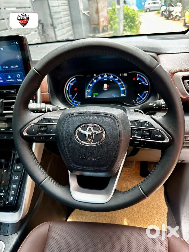 Toyota Innova Hycross 2.0 Zx (o) Hybrid 7 Str, 2025, Petrol