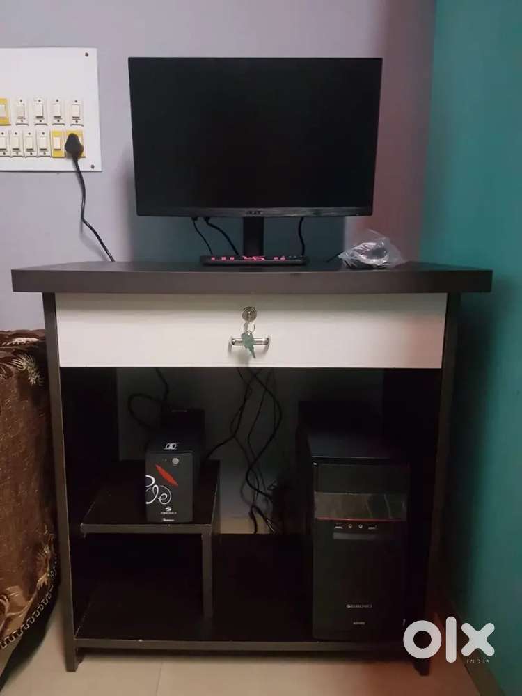 COMPUTER TABLE..ONLY