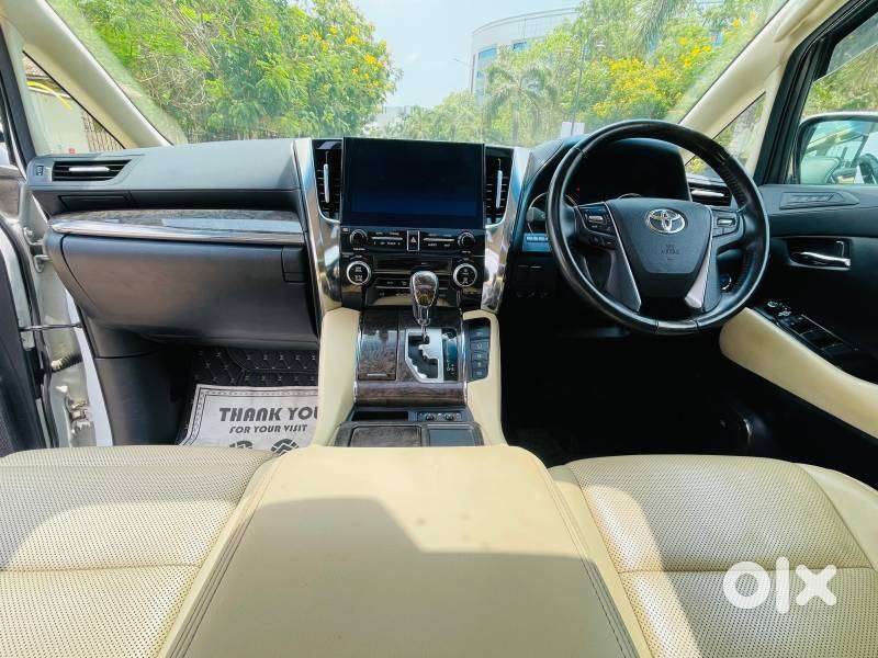 Toyota Vellfire 2.5 Executive Lounge, 2023, Petrol