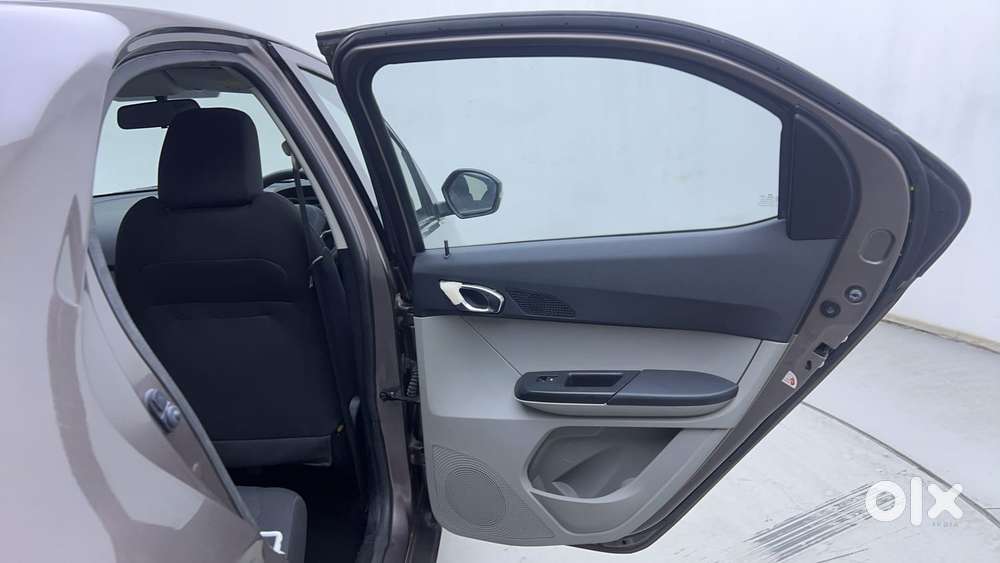 Tata Tiago Xza, 2017, Petrol