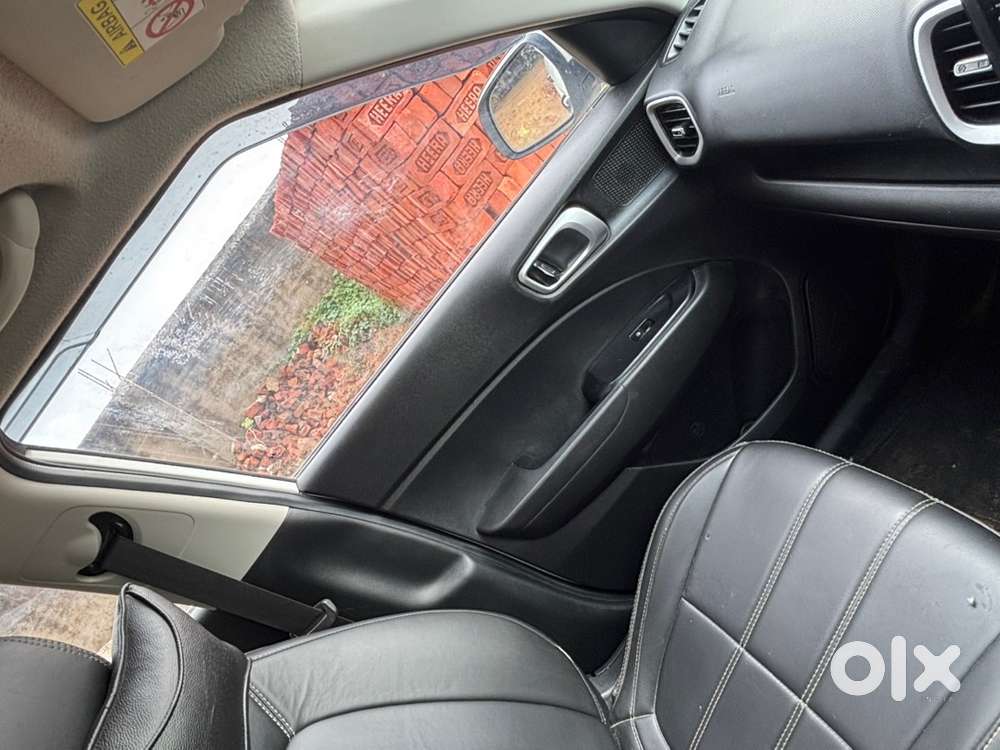 Hyundai Venue Petrol Mt 9000