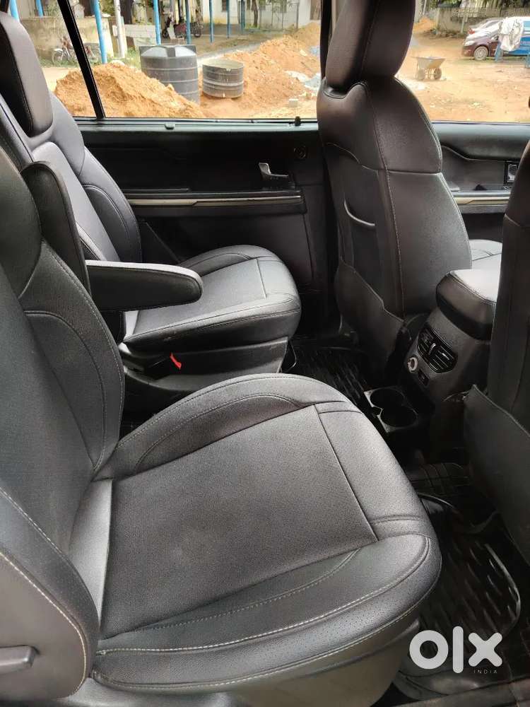 Tata Hexa 2017 Pearl White Diesel  Automatic, 4x2 6 Seater. Top Model