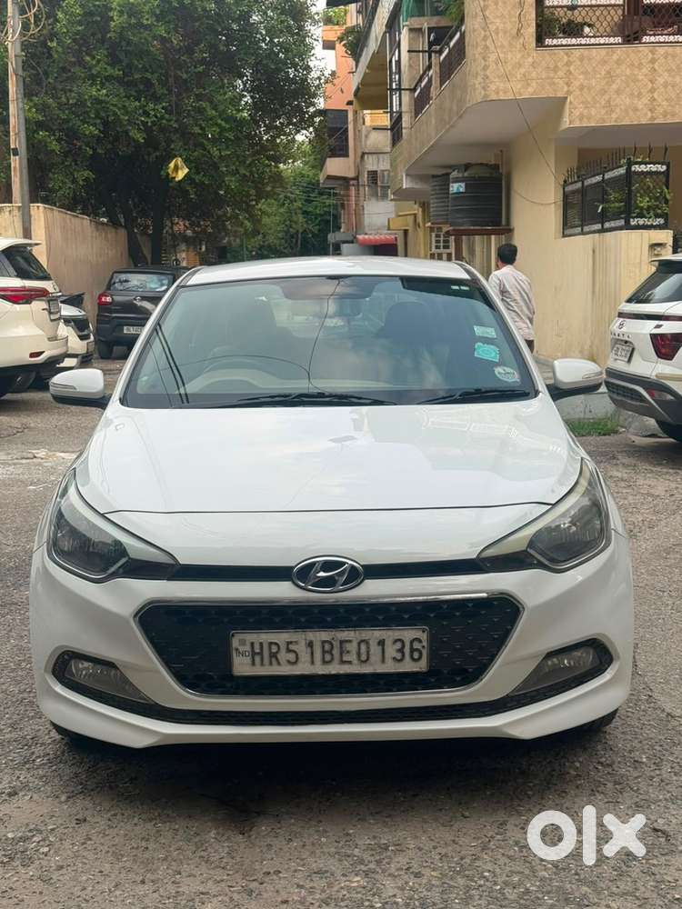 Hyundai I20 Sportz 2015 Petrol Well Maintained