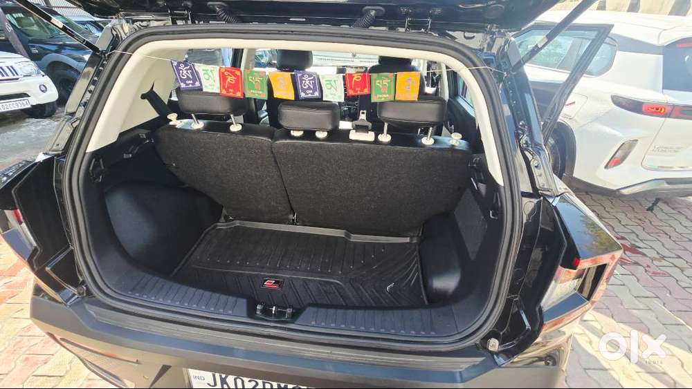 Mahindra Xuv 3xo Ax7 2nd Top Model 2024