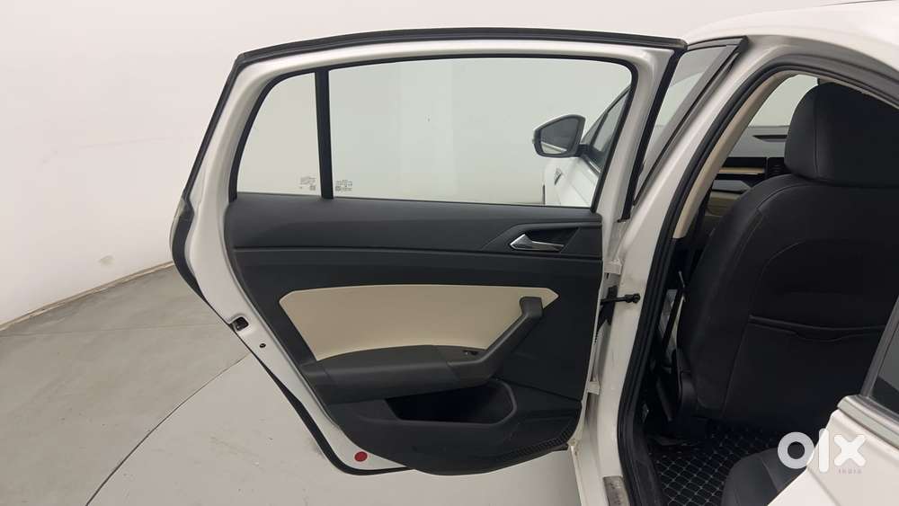 Skoda Slavia Style 1.0l Tsi At, 2023, Petrol