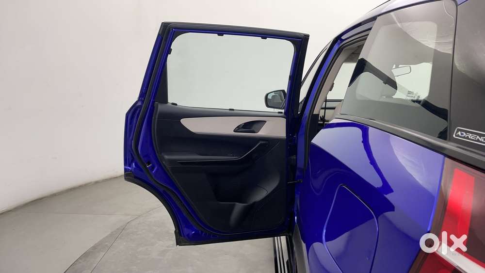 Mahindra Xuv700 2.0 Ax 5 Petrol At Str, 2022, Petrol