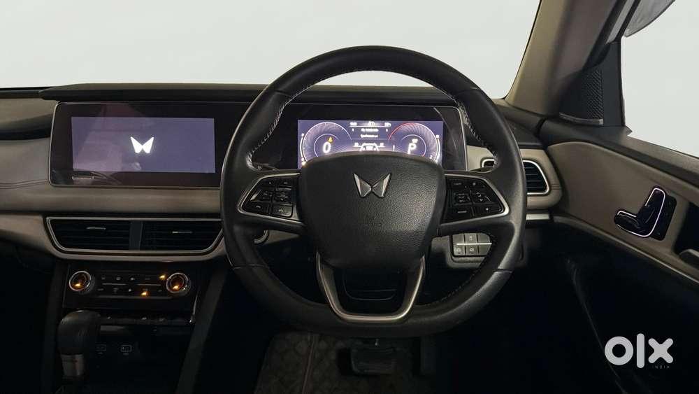 Mahindra Xuv700 2.2 Ax 7 Diesel At Luxury Pack Str, 2022, Diesel