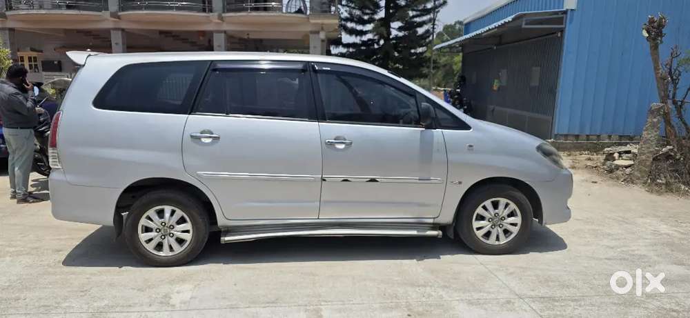 Toyota Innova 2.5 V Topend , Showroom Serviced With No Claims