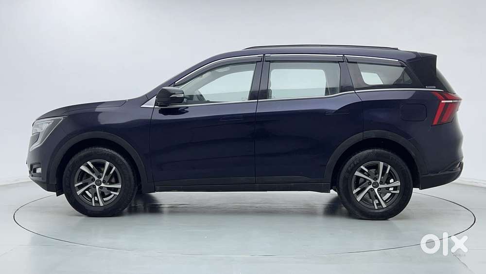 Mahindra Xuv700 2.0 Ax 5 Petrol Mt 7 Str, 2022, Petrol