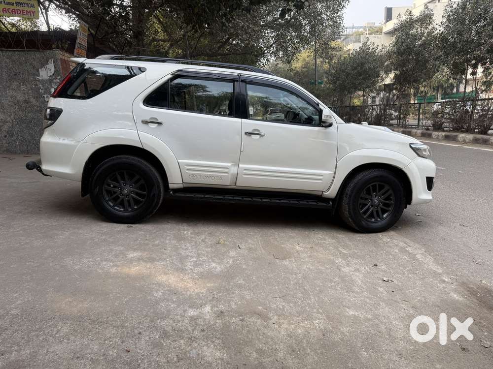 Toyota Fortuner 4x4 Manual Limited Edition, 2015, Diesel
