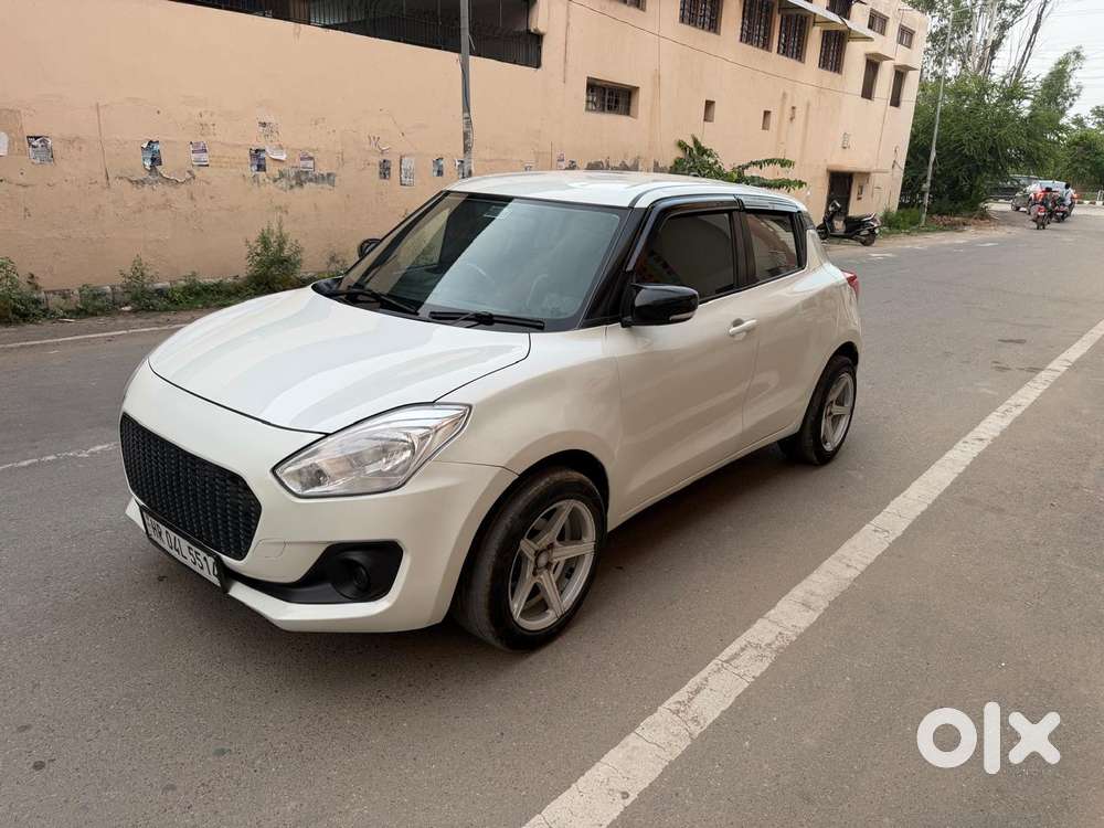Maruti Suzuki Swift Vxi + Manual, 2024, Petrol