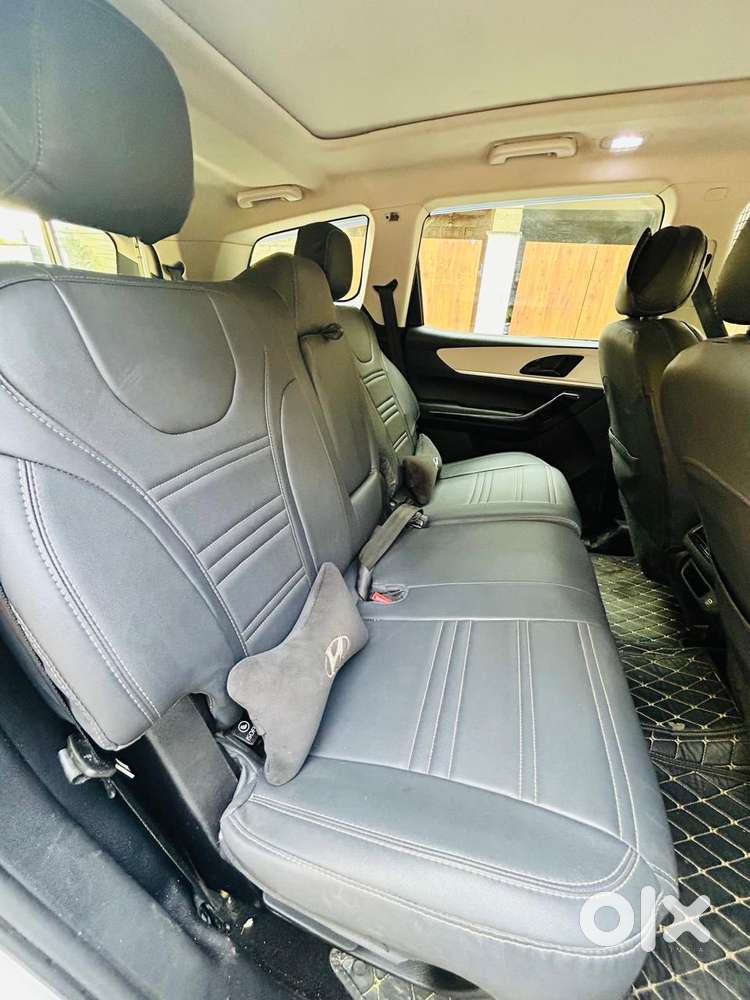 Mahindra Xuv700 2.2 Ax 5 Diesel At 7 Str, 2022, Diesel