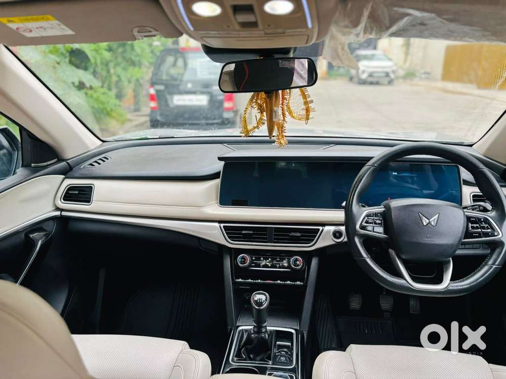 Mahindra Xuv700 2.2 Ax 7 Diesel Mt Luxury Pack Str, 2022, Diesel