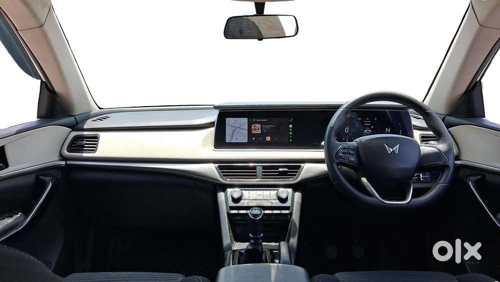 Mahindra Xuv700 2.0 Ax 5 Petrol Mt Str, 2022, Petrol