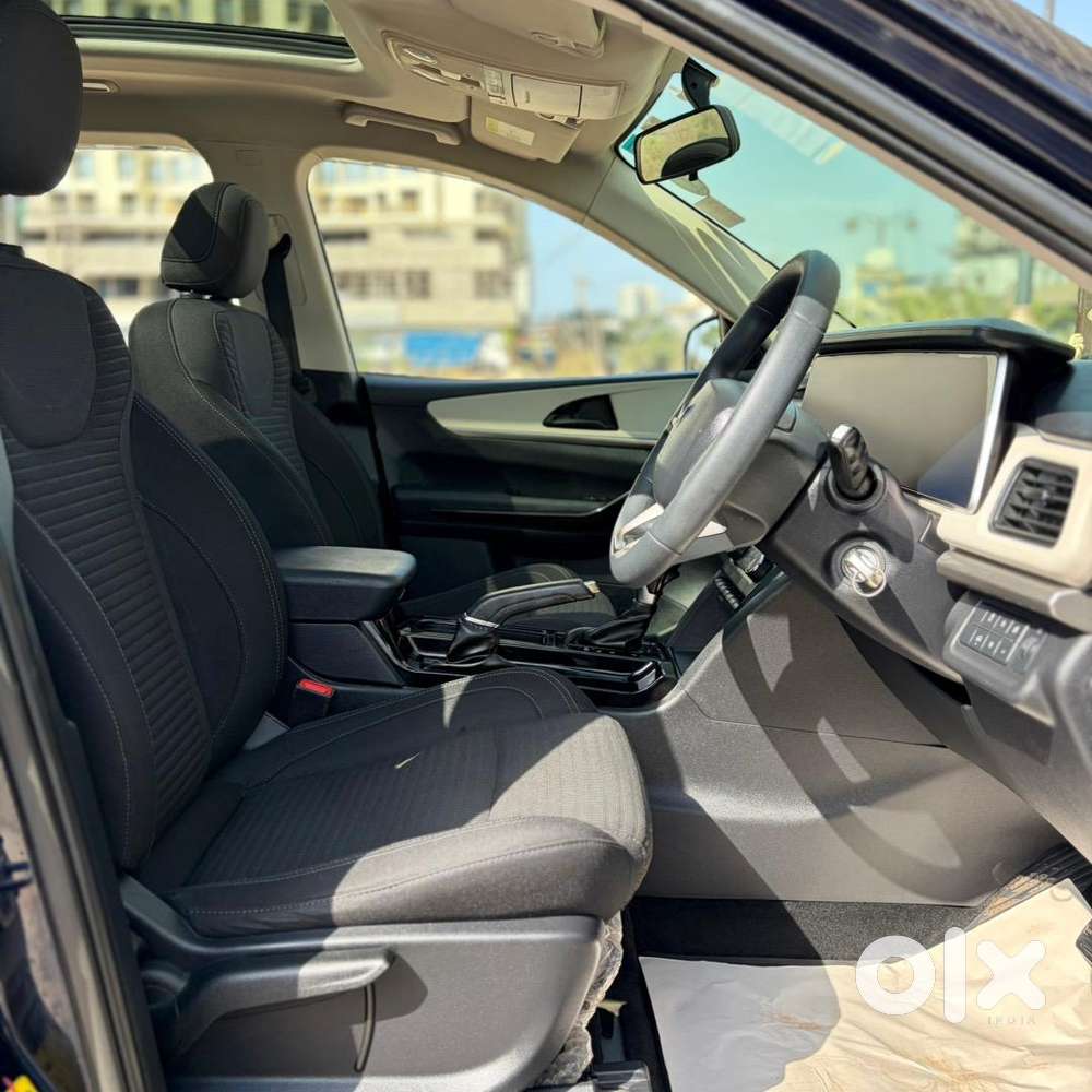 2021 Mahindra Xuv700 Ax5 Petrol Auto Sunroof Single Owner