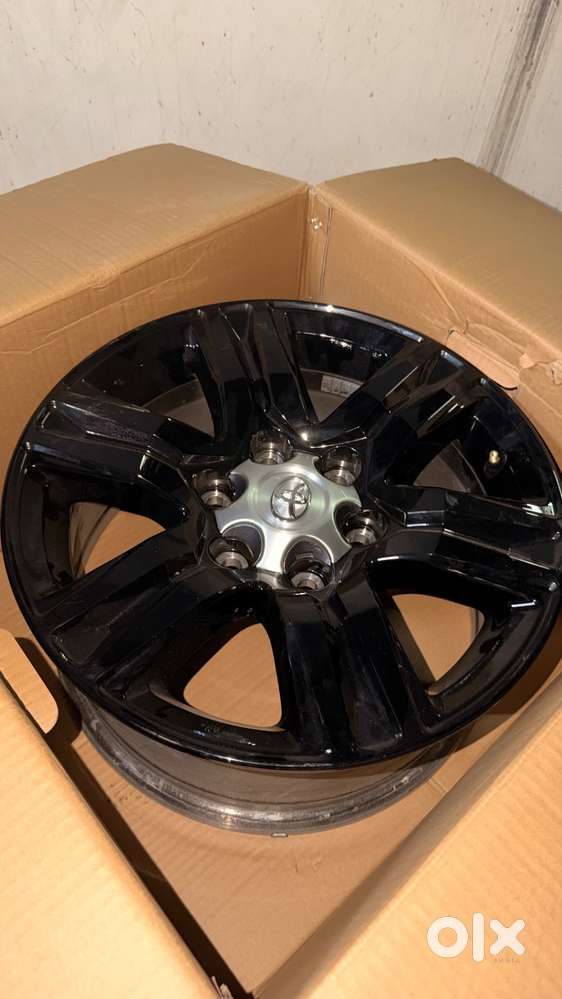 Toyota Fortuner 17 Inch Oem Alloys Leader Edition