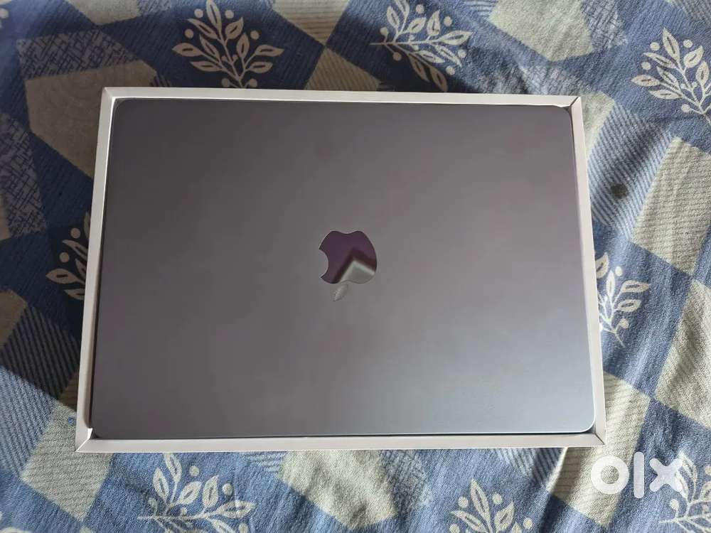 Under warranty macbook air m4 16/256gb 13.6inch
