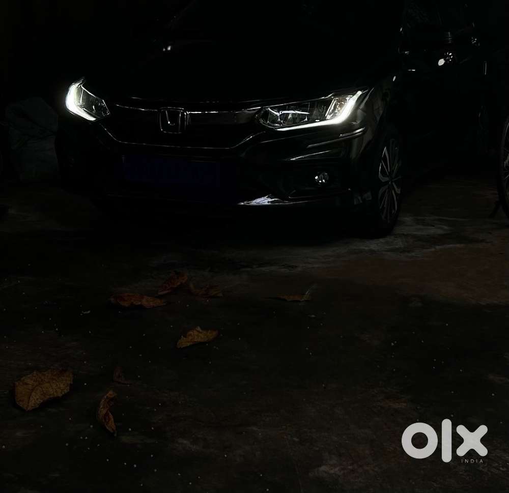 Well Maintained  With Service Records  With Sunroof New Tyre + New Spa