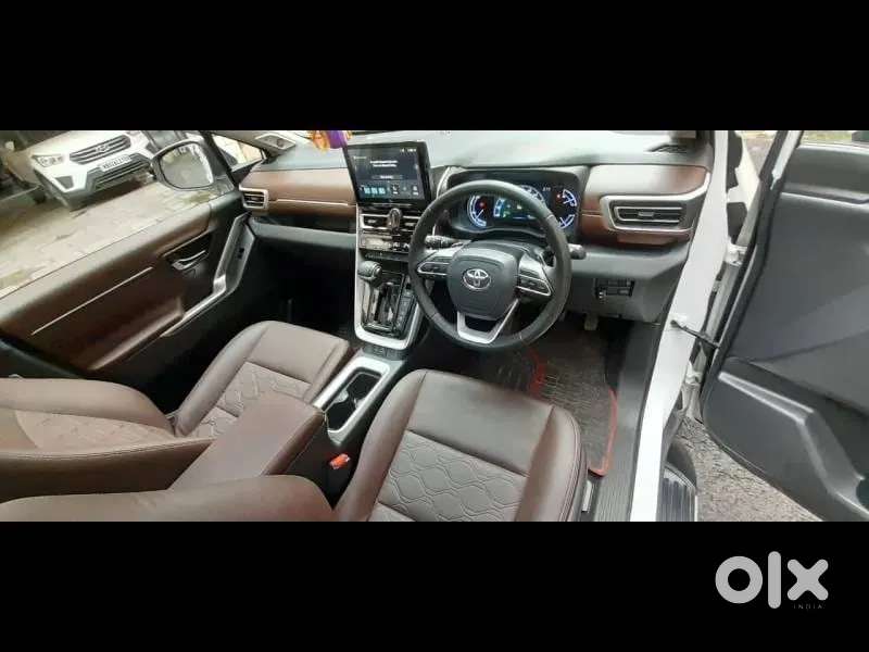 Toyota Innova Hycross 2.0 Zx Hybrid 7 Str, 2024, Petrol