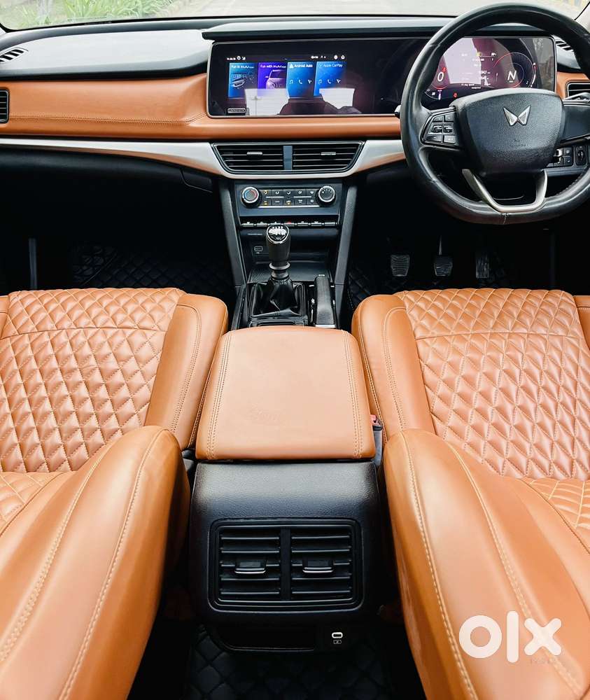 Mahindra Xuv700 2.0 Ax 5 Petrol Mt 7 Str, 2022, Petrol