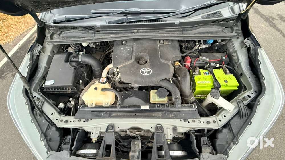 Toyota Innova Crysta 2.4 Z Automatic &ndash; 2022 | Sparkling Black Pearl