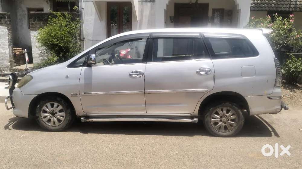 Toyota Innova 2012