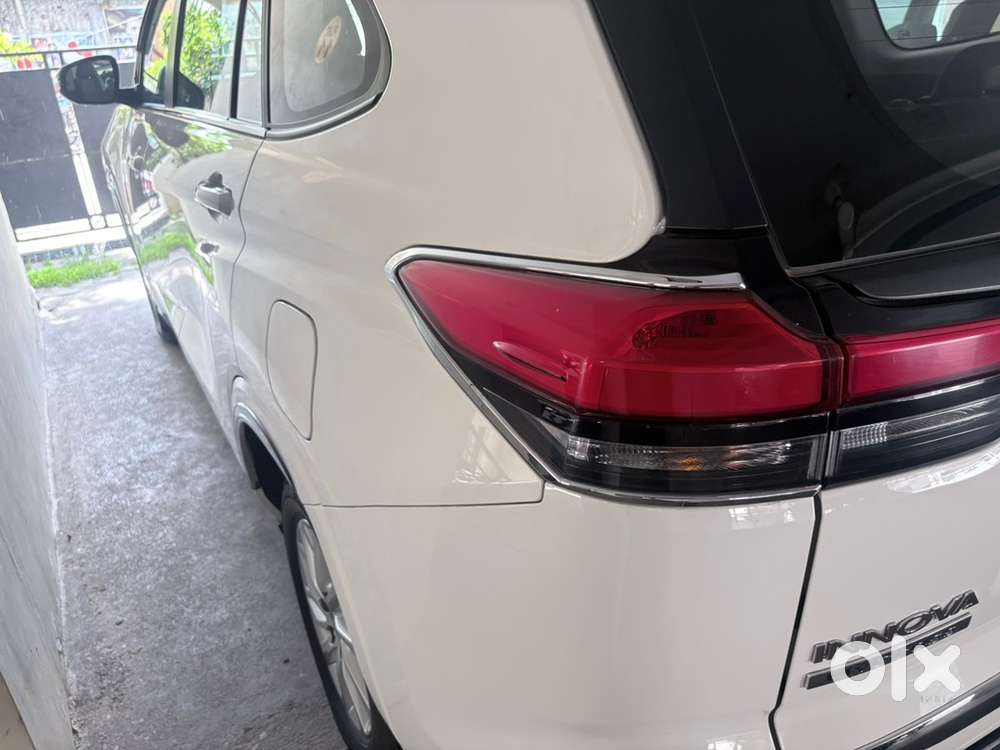 Toyota Innova Hycross 2025 Petrol