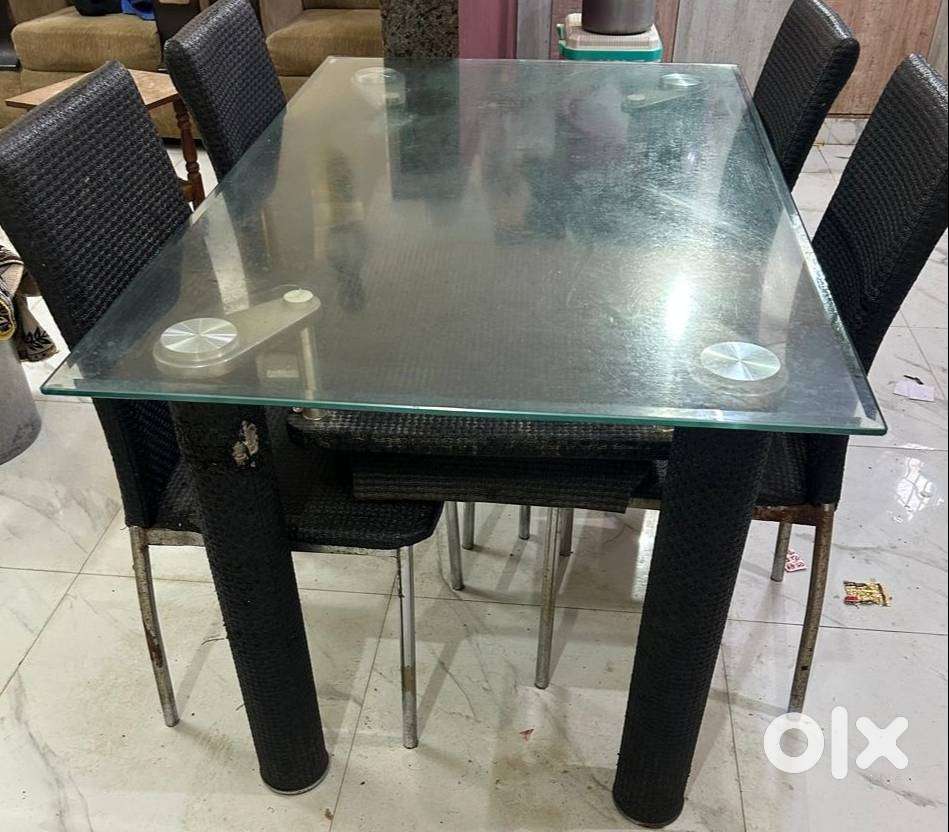 4 Seater dining table for sale