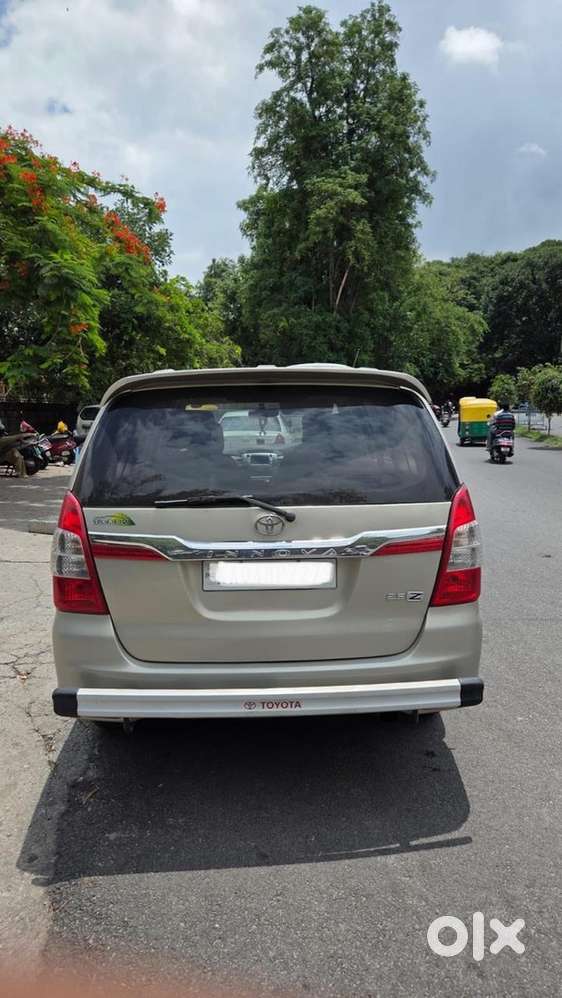 Toyota Innova 2014 Diesel - 7 Seater ( Captian Seats )