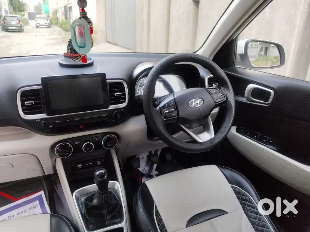 Hyundai Venue 2024 Petrol 28000 Km Driven
