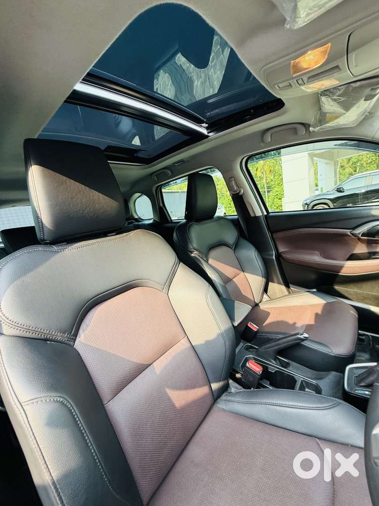 Maruti Suzuki Grand Vitara 1.5 Alpha Smart Hybrid At, 2023, Petrol