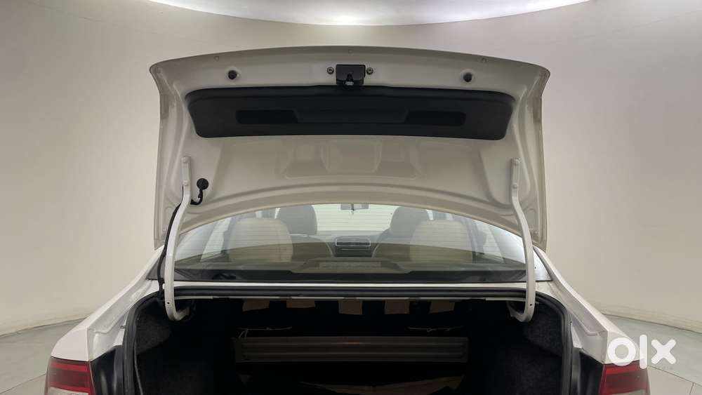 Skoda Rapid 1.6 Mpi Ambition, 2015, Petrol