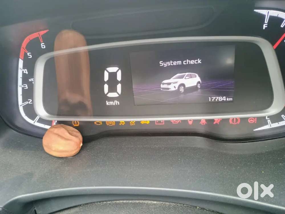 Kia Sonet 2022 Diesel 32000 Km Driven