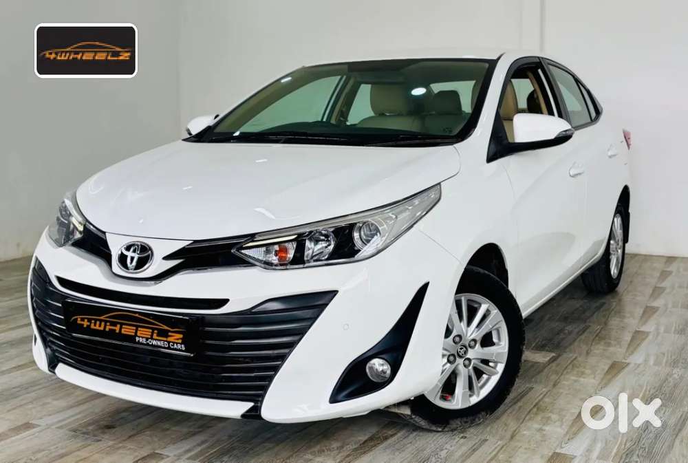 Toyota Yaris V Cvt, 2019, Petrol