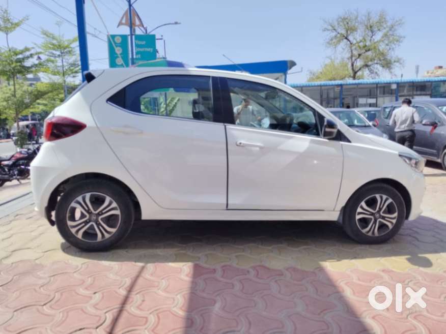 Tata Tiago 1.2 Revotron Xt (o), 2023, Petrol