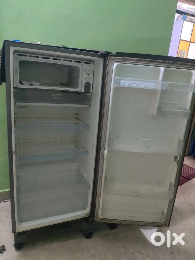 185 l capacity working LG Fridge