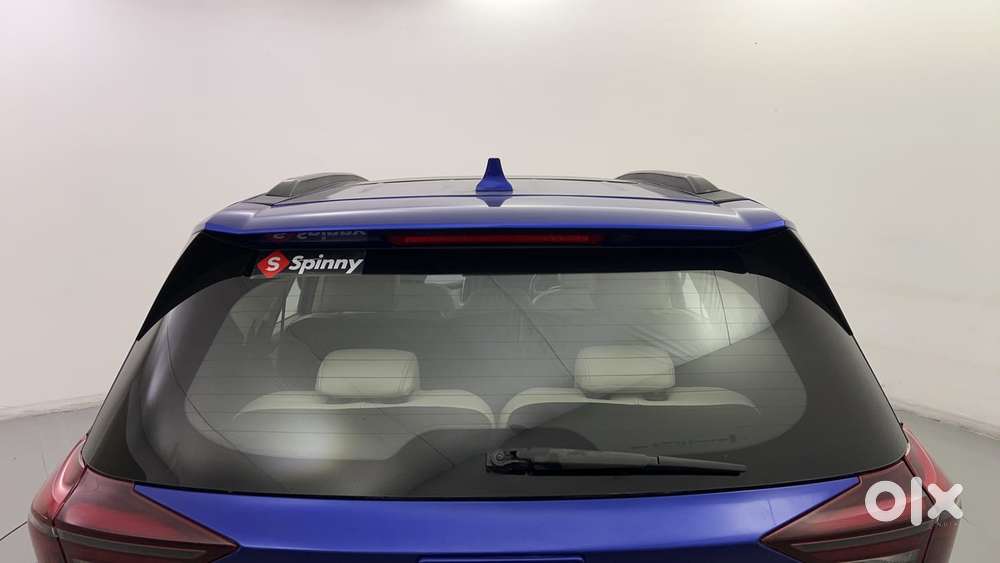 Mahindra Xuv700 2.0 Ax 5 Petrol Mt 7 Str, 2022, Petrol