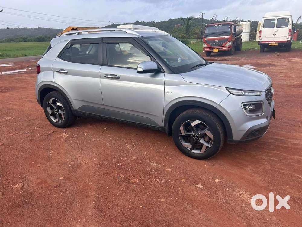 Hyundai Venue 2022 Petrol 70000 Km Driven