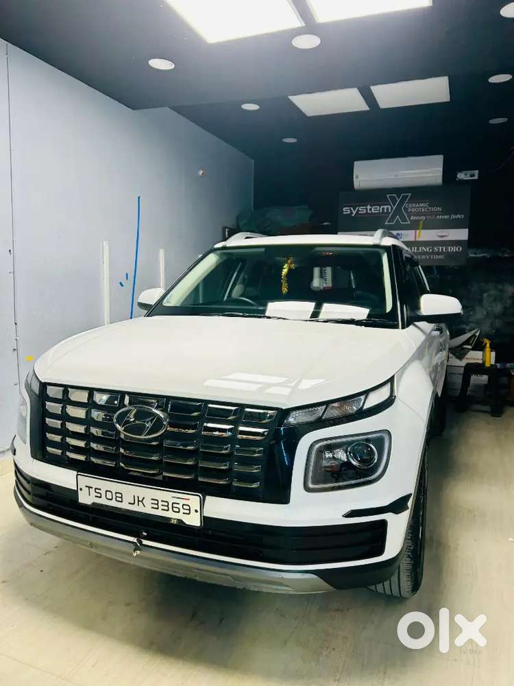 Hyundai Venue Automatic Topebd 2022 Petrol 35000 Km Driven