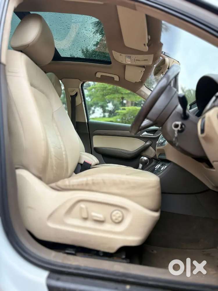 Premium & Catchy Luxury Audi Q3 Diesel Suv With  Panaromic Sunroof