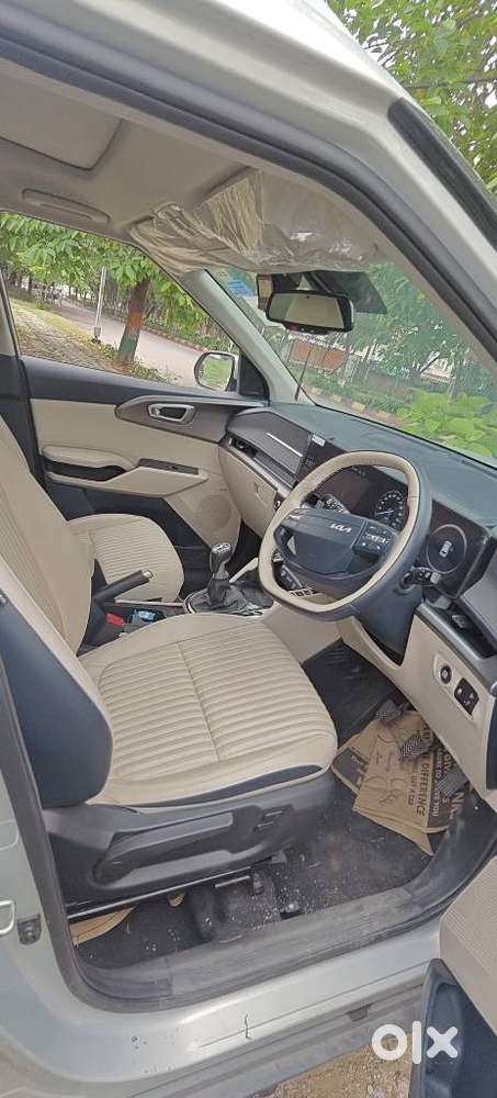 Kia Carens Clavis, 2025, Petrol