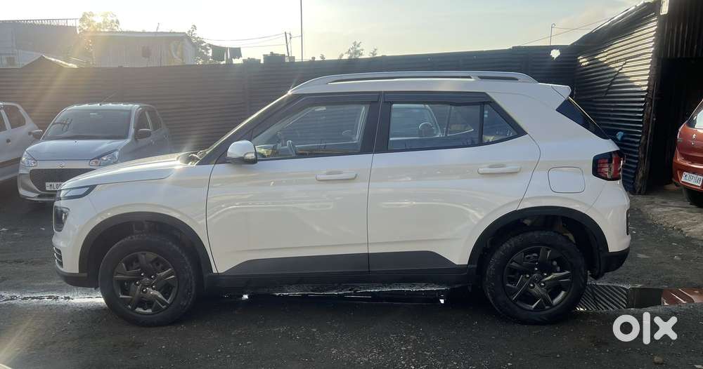 Hyundai Venue 1.2 S (o), 2024, Petrol