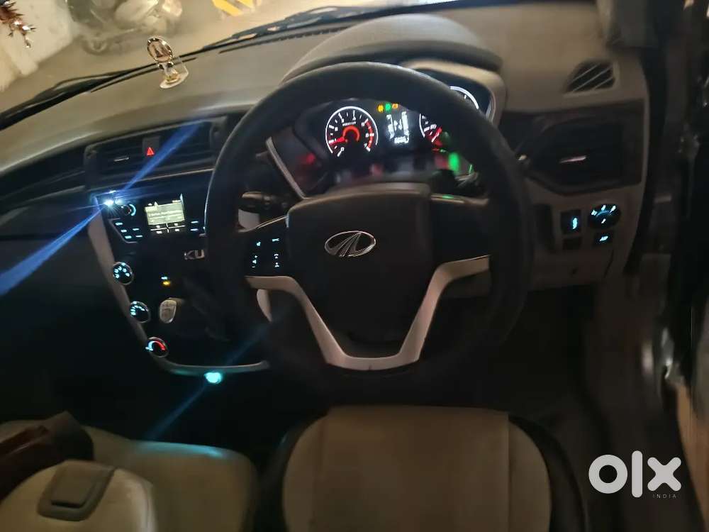 Mahindra Kuv100 K8 Petrol 6 Seater (top Model )