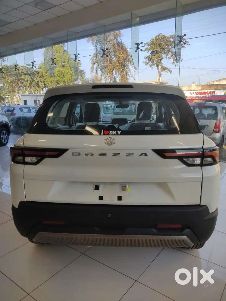 Brezza In Extermly New Showroom Condition No Single Problem