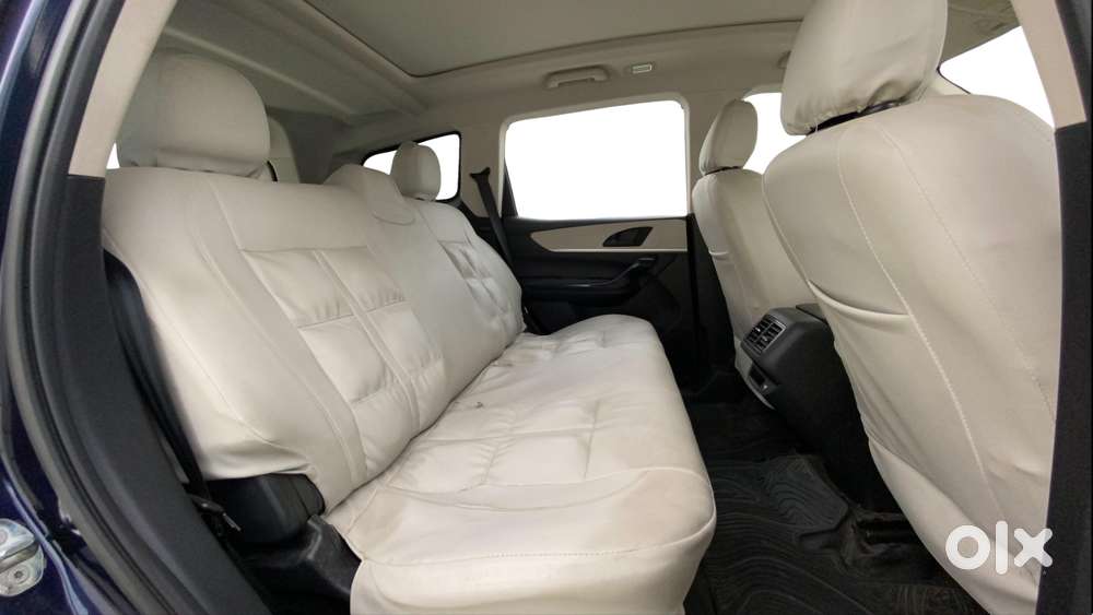Mahindra Xuv700 2.0 Ax 5 Petrol At Str, 2022, Petrol